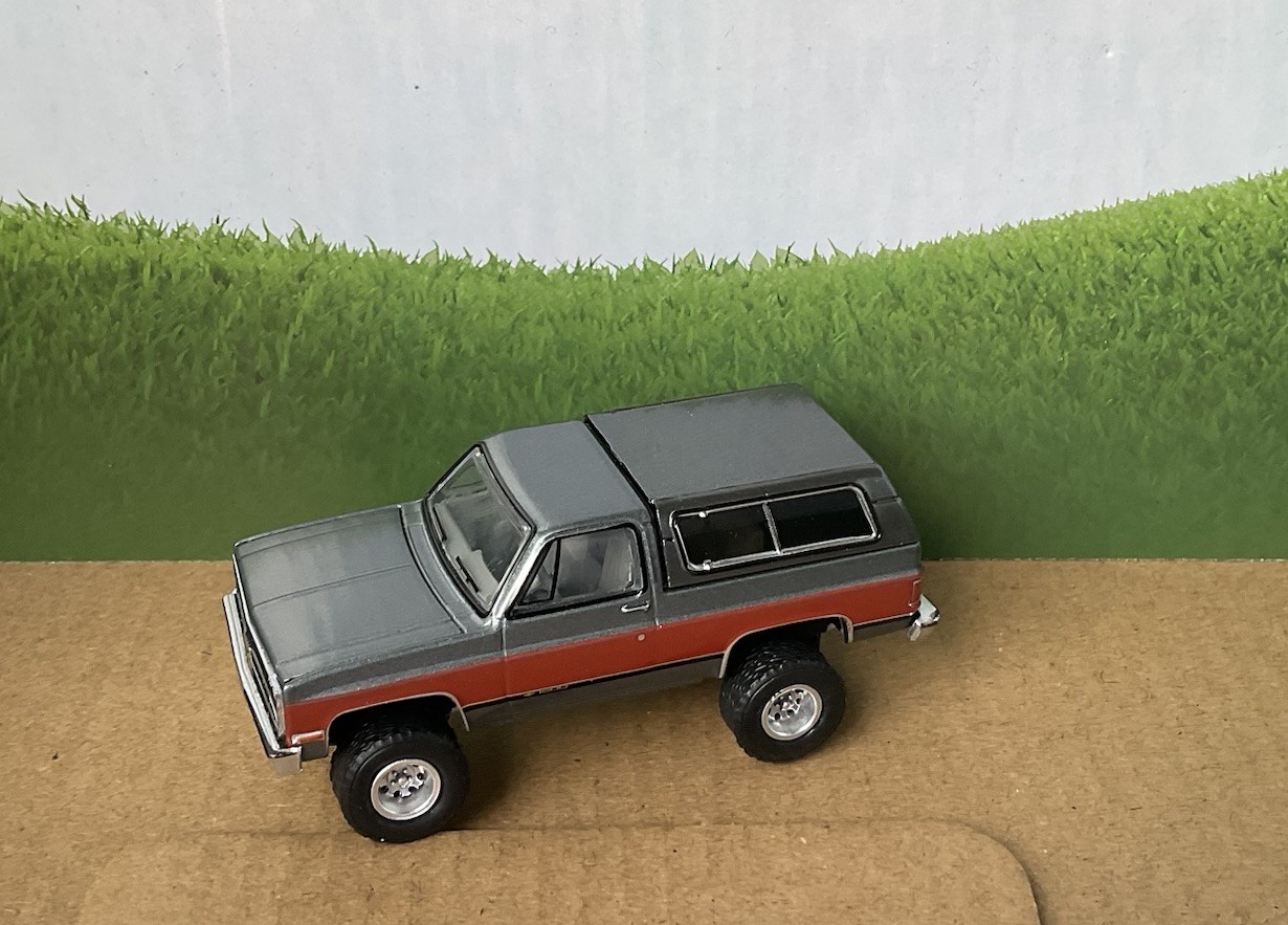 Greenlight 1990 CHEVROLET KS BLAZER Lifted Gray / red REMOVABLE TOP Chevy