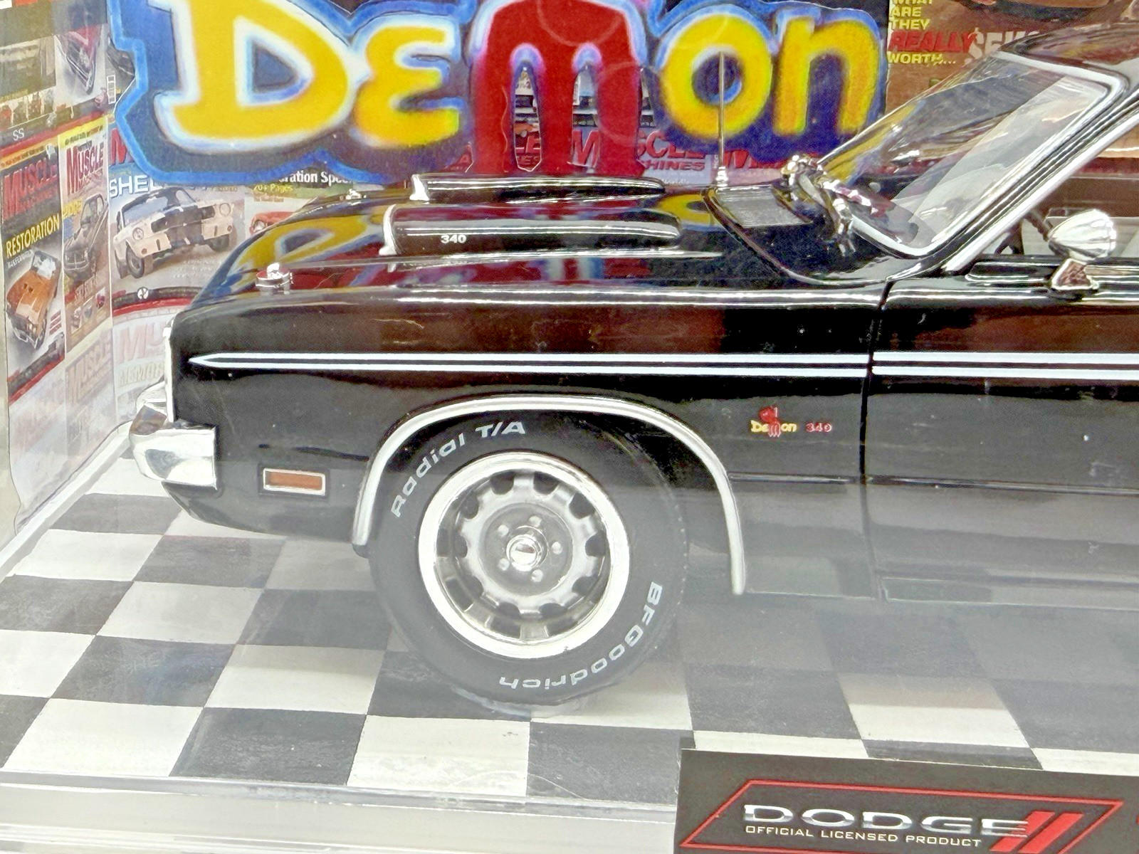 Auto World American Muscle 1971 Dodge Demon 340 Model Car 1:18 in Case Bx7-6