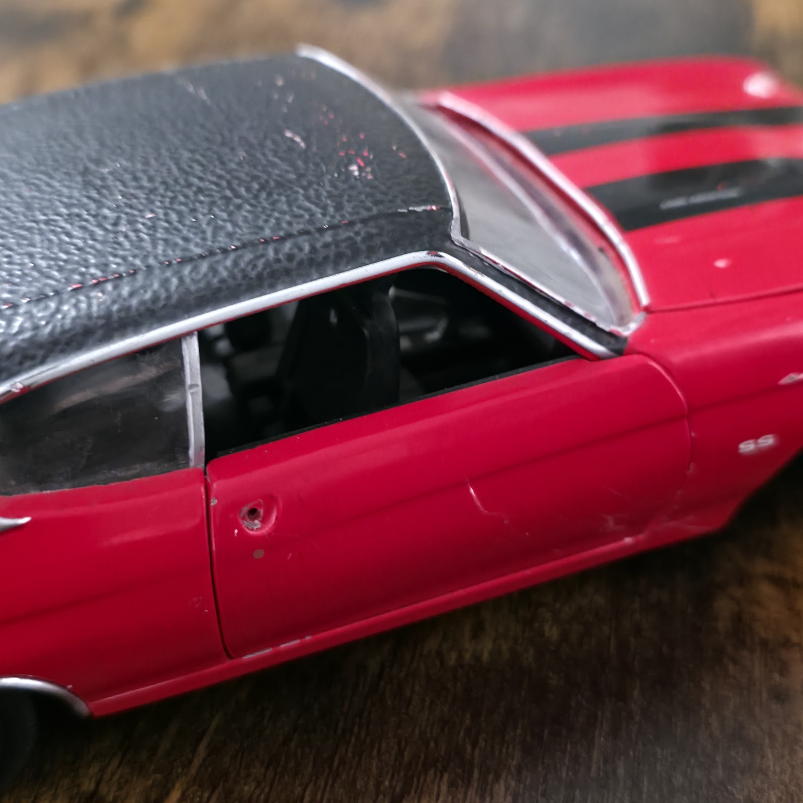 Crown Premiums 1970 Chevelle SS 454 Red/Black 1:24 Diecast Bank GM – Read Descri