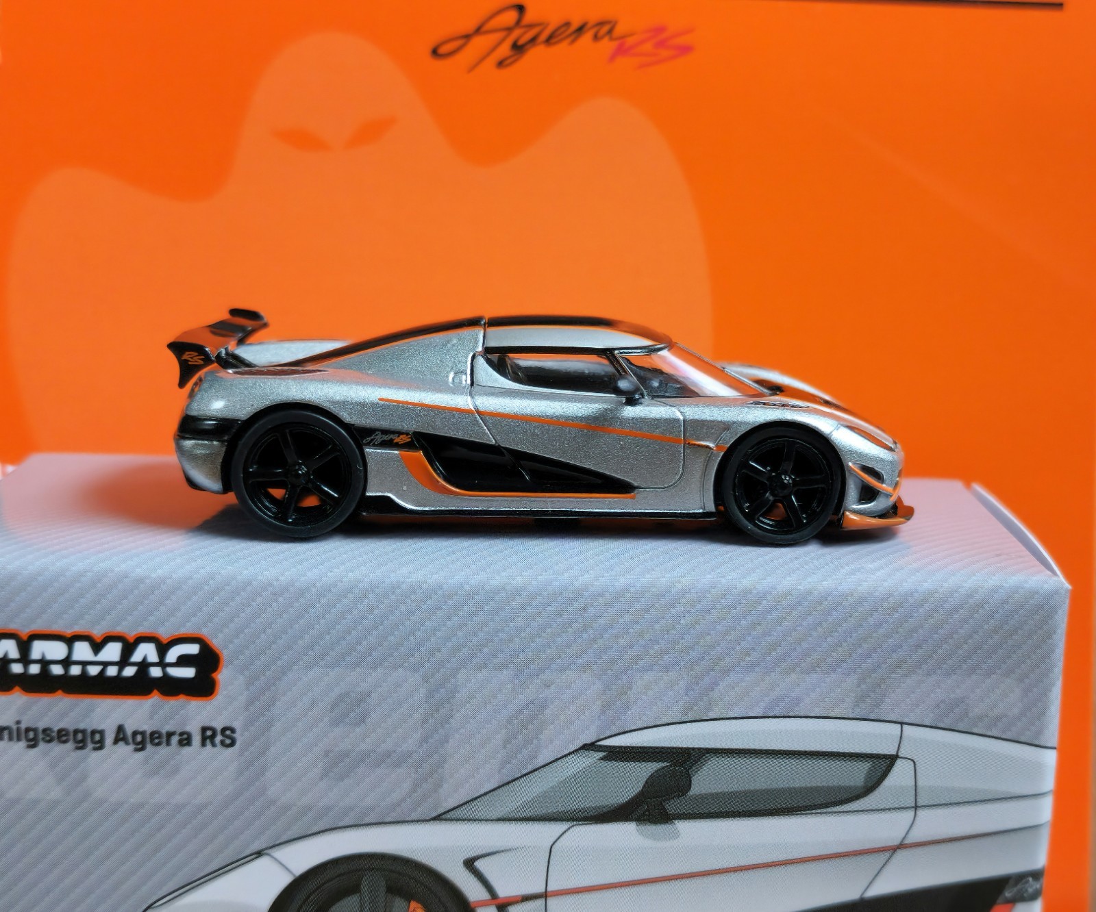 Tarmac Works 1:64 Koenigsegg Agera RS Moon Silver/ Black