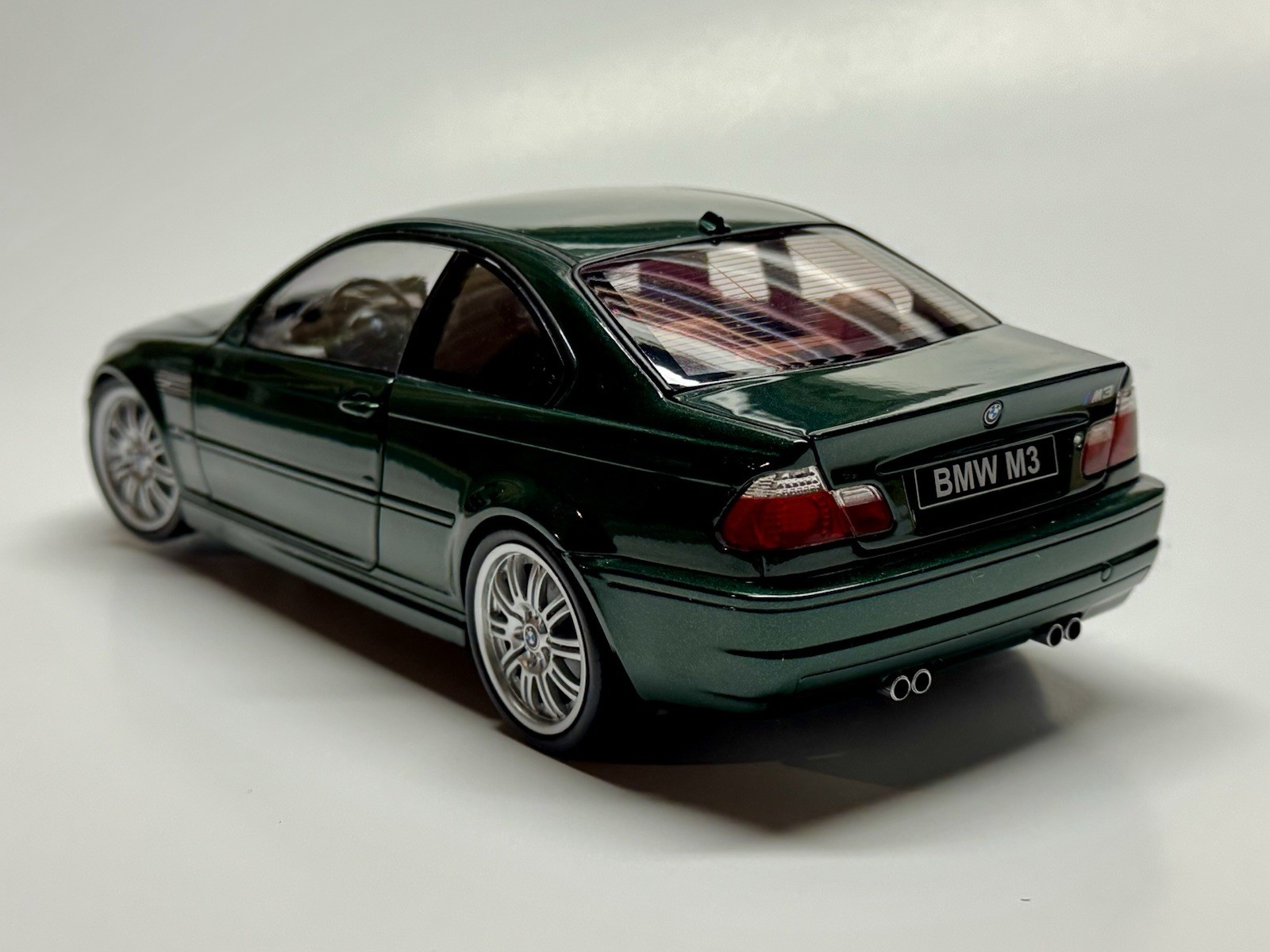 (flawed) Green 1/18 2000 BMW E46 M3 Die-cast Car By Solido