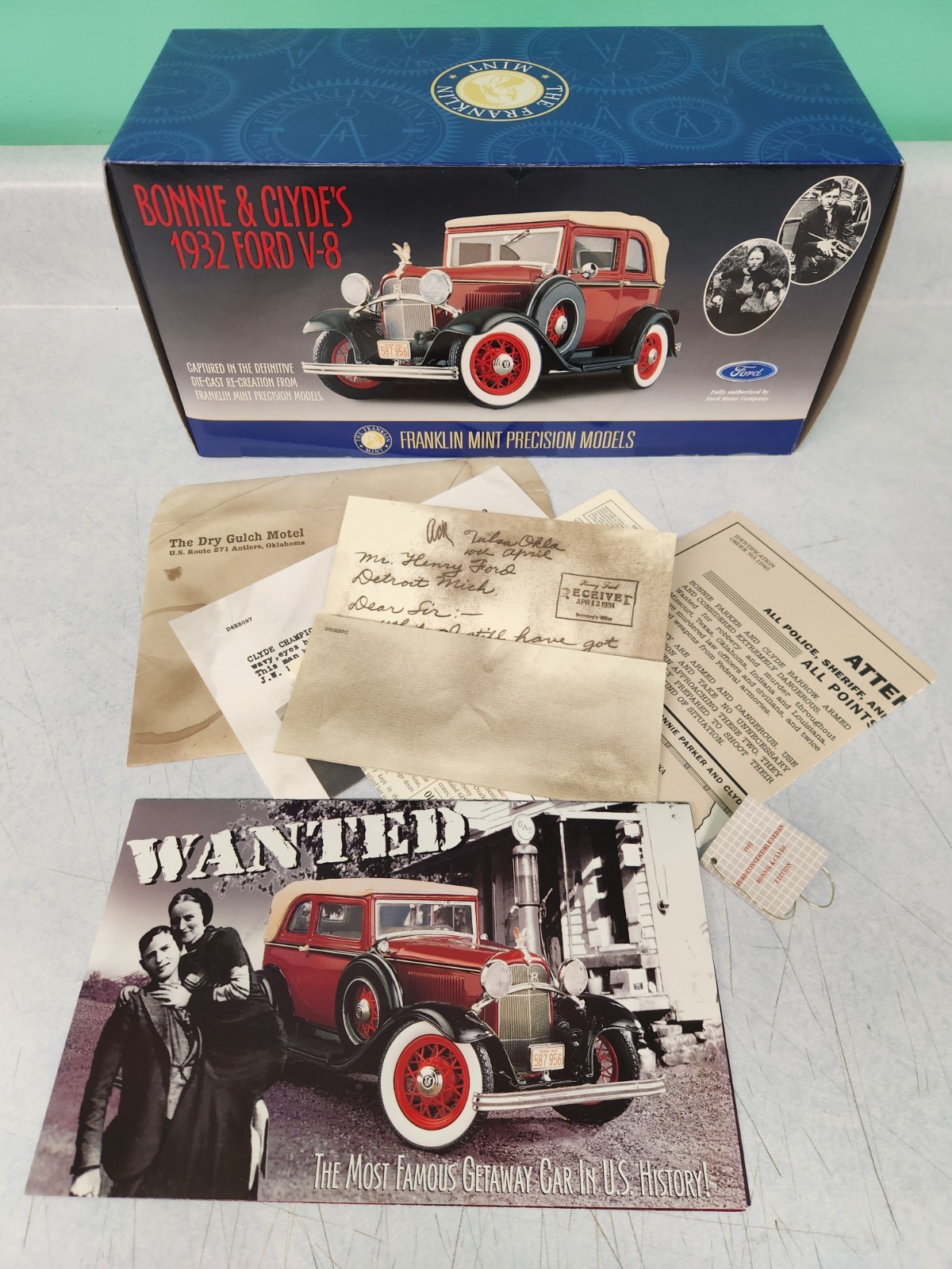 Franklin Mint 1/24 Diecast 1932 Ford V8 Bonnie and Clyde’s BOX AND ALL PAPERS
