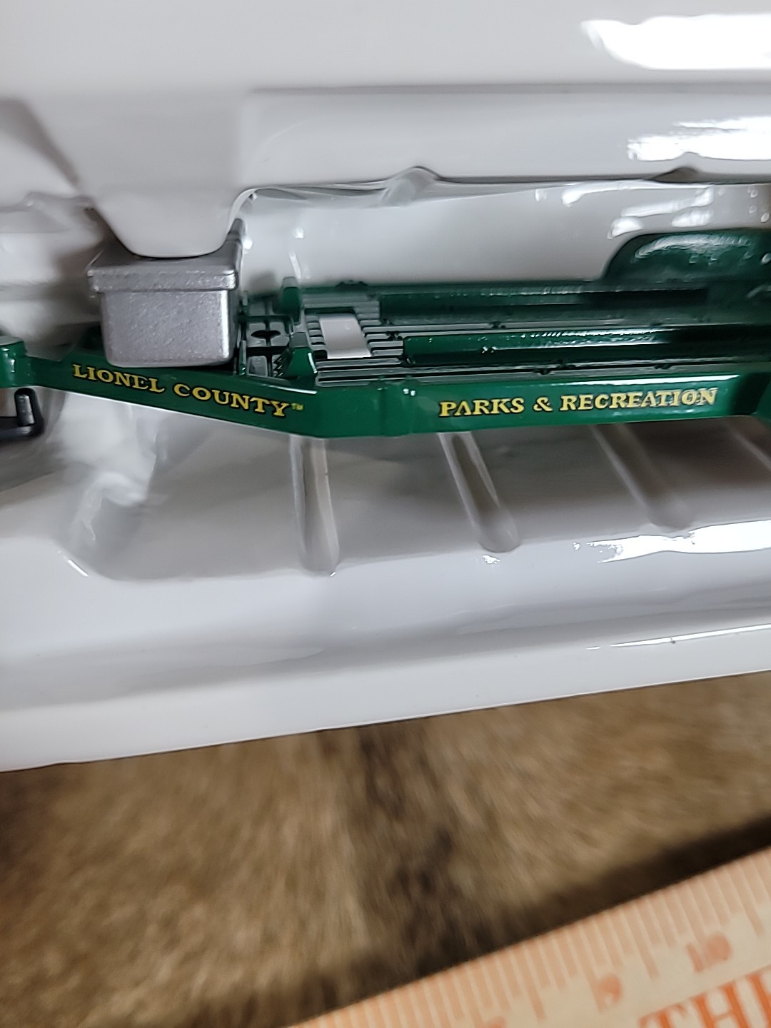 Eastwood 624032 Lionel County Park & Recreation Pickup/Trailer/tables & benches
