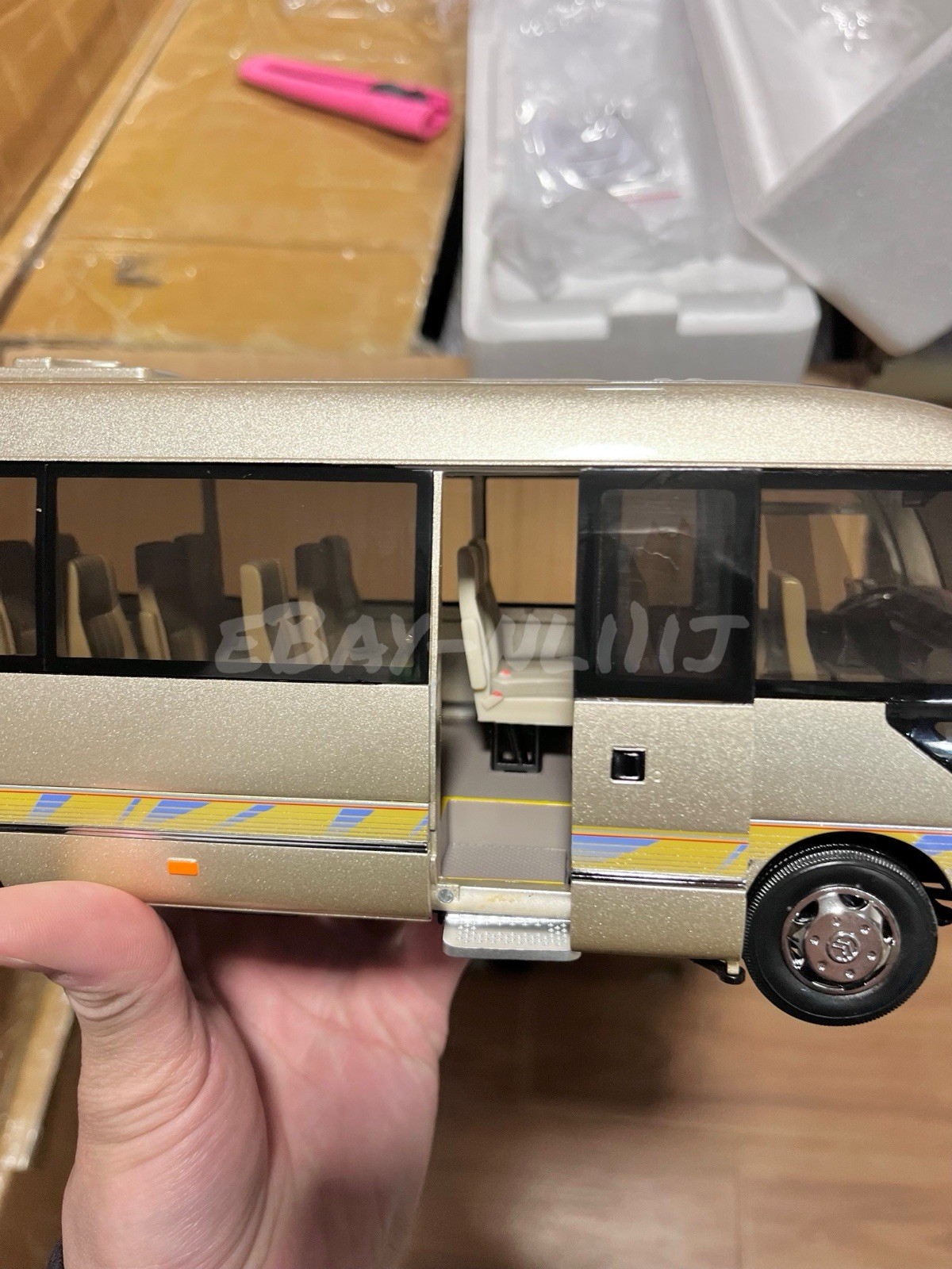 1:24 Scale Golden Dragon Coaster Minibus Diecast Model Car