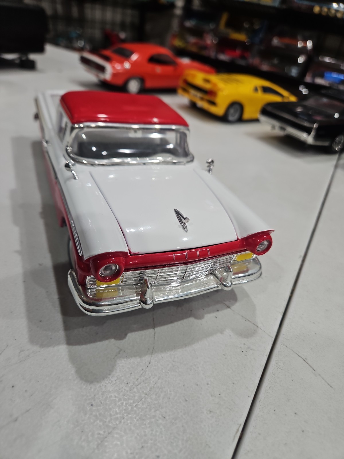Road Legend 1:18 1957 Ford Ranchero Diecast Red & White – NO BOX