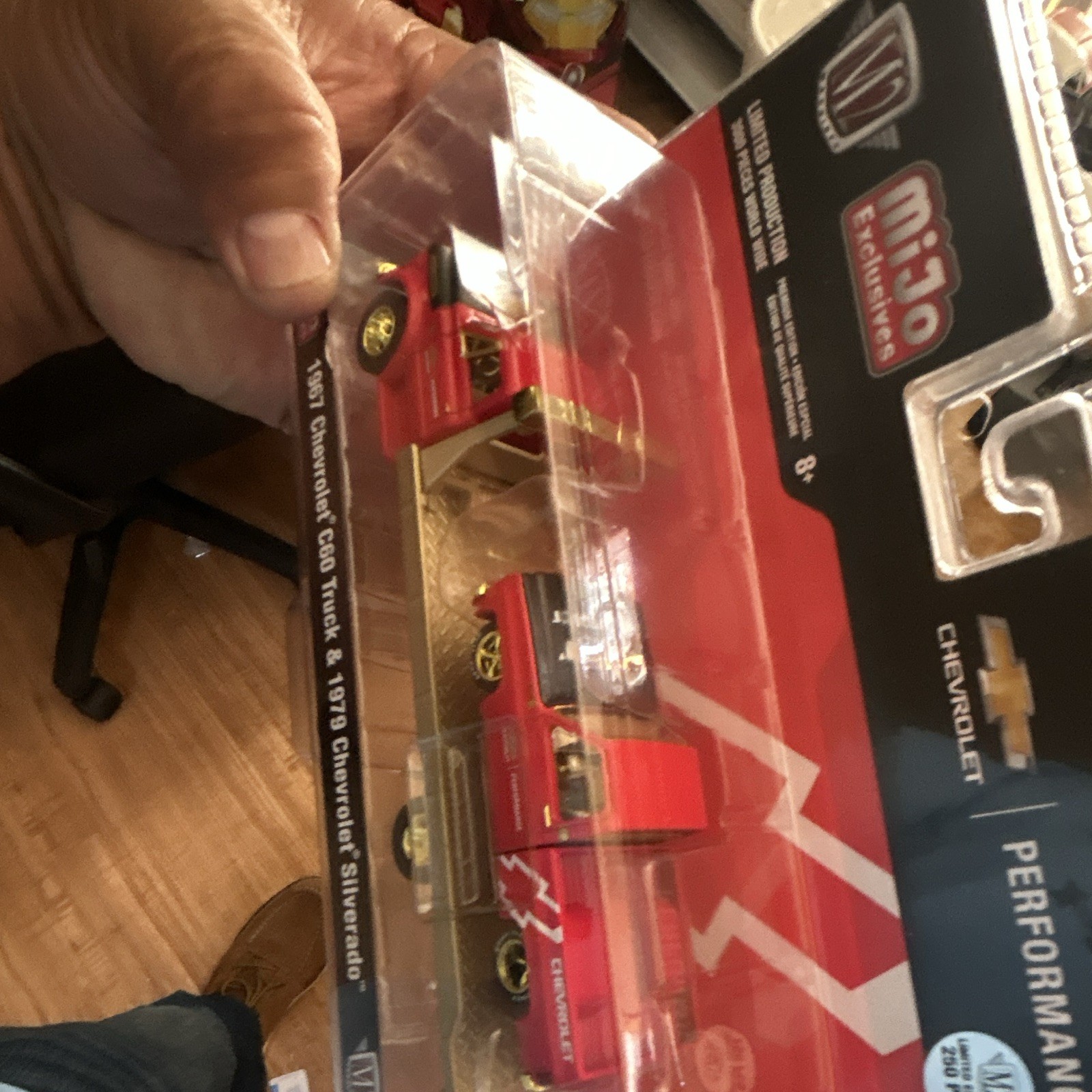 M2 Machines MiJo Chevrolet Performance 1967 C60/1979 Silverado 1:64 Red