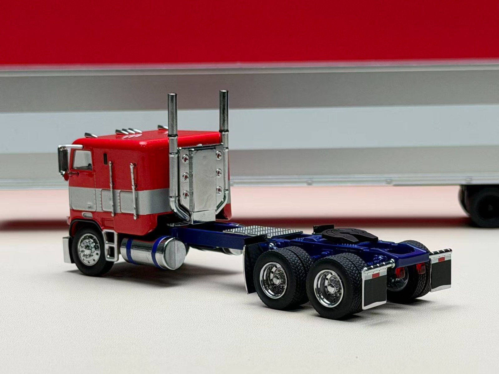 1:64 596 HEC G1 Freightliner Container Truck Tractor Model Diecast Metal Car