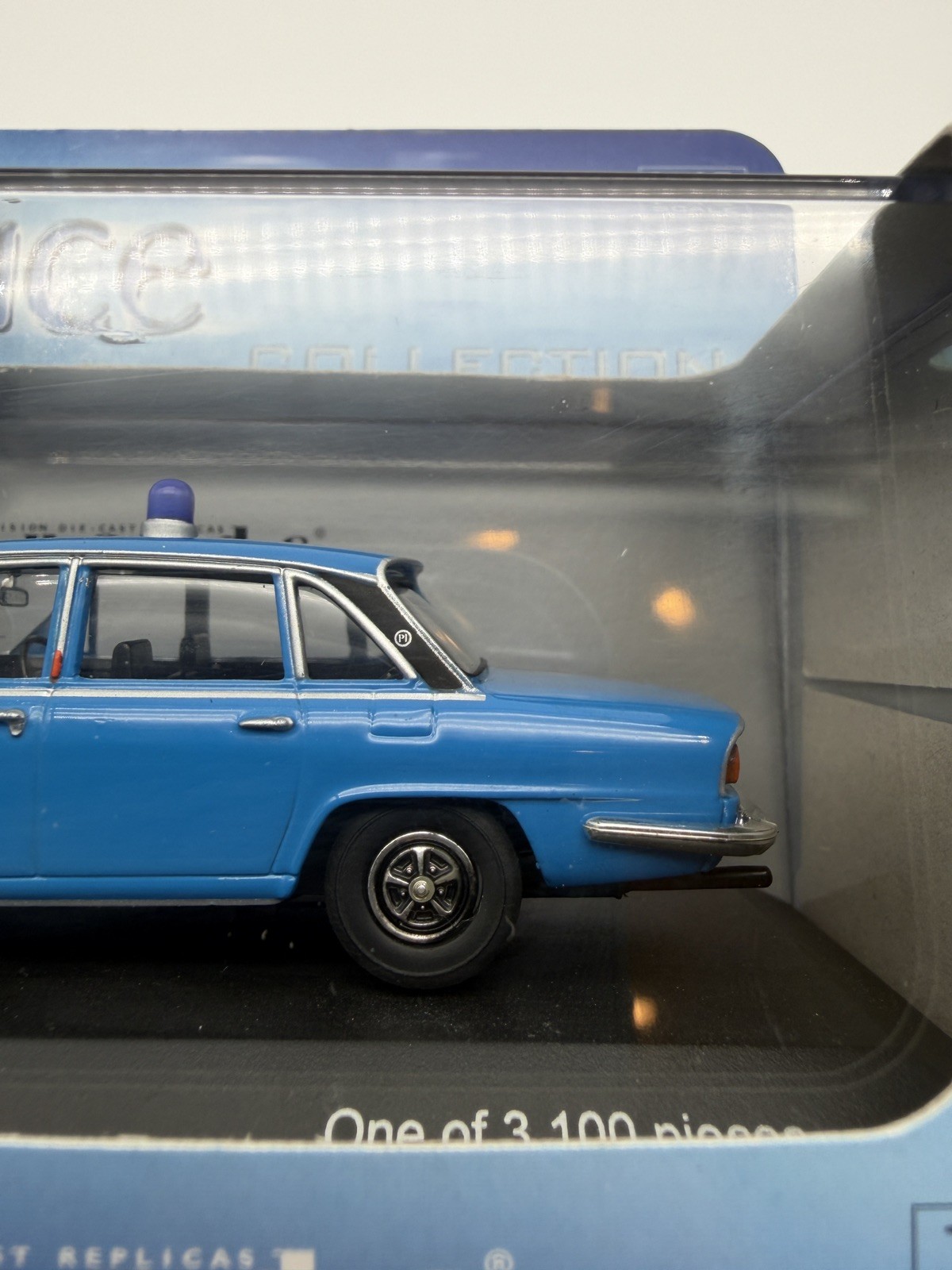 Lledo Vanguards VA08205 Triumph 2500 Met Police Divisional Area Car 1:43 Scale