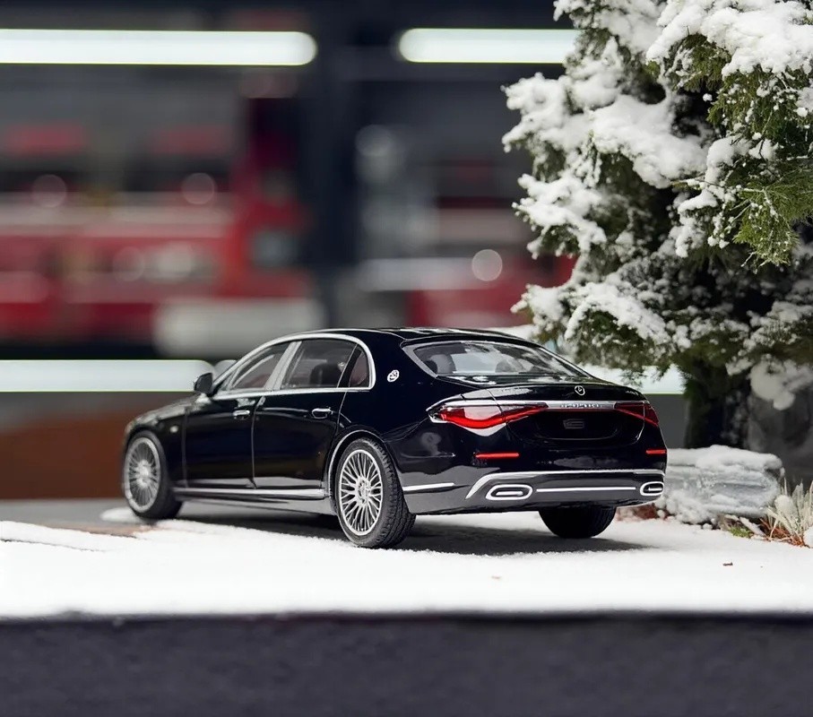 MINIGT 1:64 Black Maybach S680 Luxury Sedan Sports Model Diecast Metal Car