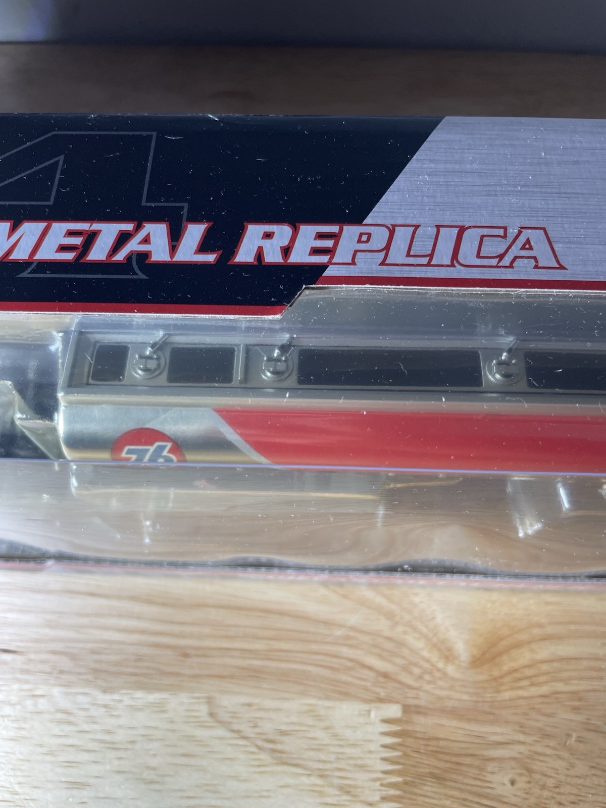 First Gear 1:64 Scale – 76 Semi Truck With 76 Fuel Tank Trailer – ( 60-0279 )