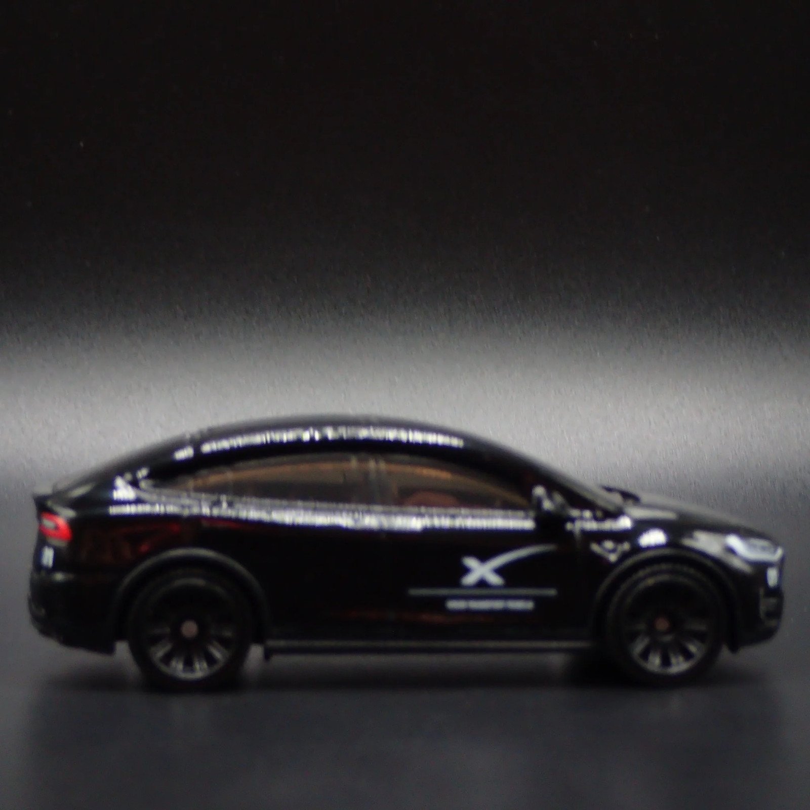 TESLA MODEL X SUV SPACE X 1:64 SCALE COLLECTIBLE DIORAMA DIECAST MODEL CAR