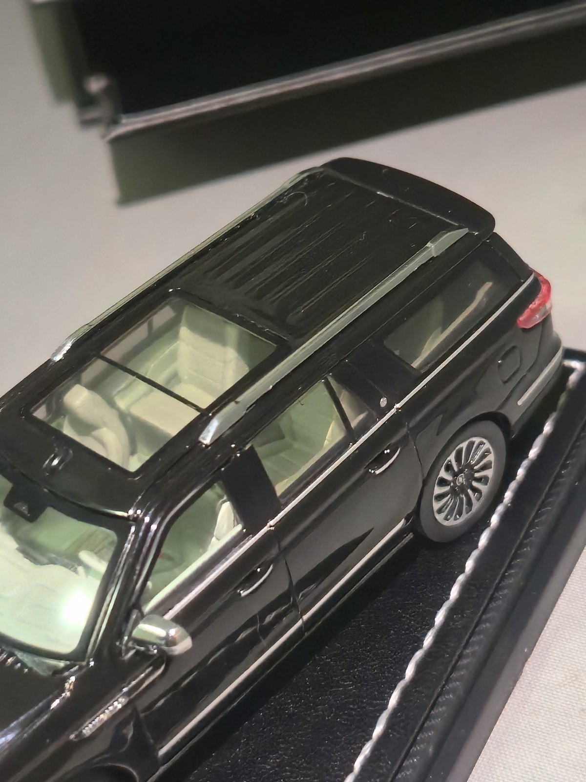 WTX 1:64 Lincoln Navigator SUV Black In Arylic Case.
