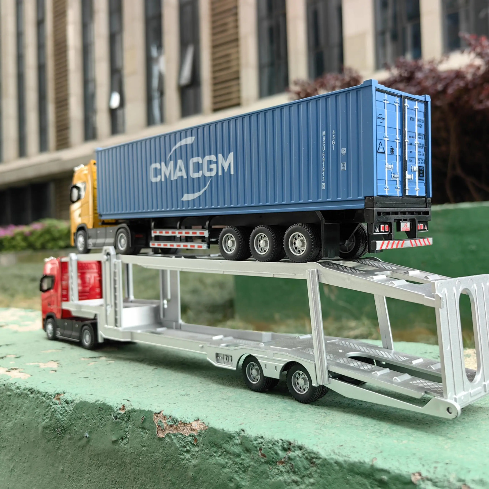 1:50 Scale Alloy Diecast Truck Model with Sound and Light for Kids