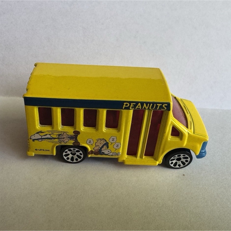 Vintage (1998) Matchbox Peanuts Yellow School Bus Diecast Toy Peanuts Gang Theme