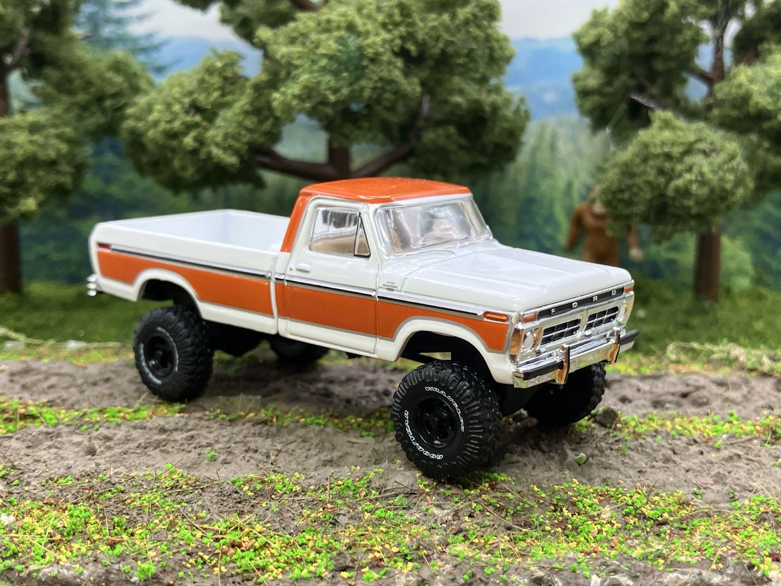 1977 Ford F-150 Ranger Explorer Lifted 4×4 Truck 1/64 Diecast Custom Greenlight