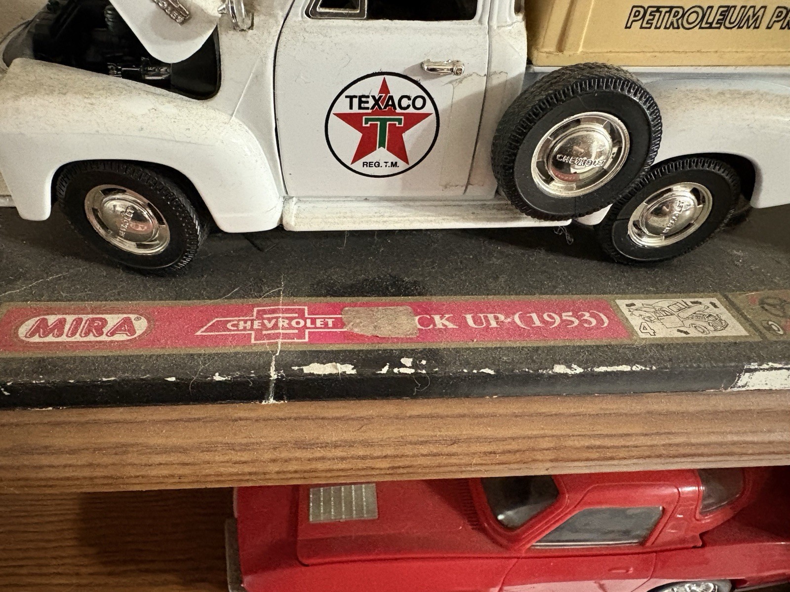 1:18 Scale Diecast Mira 1953 Chevrolet Pickup Truck with Texaco Tank