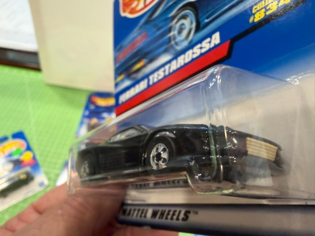 Hot Wheels Ferrari Testarossa Black/Tan 1997 #834 H27 Basic Wheels 1997 -New MOC
