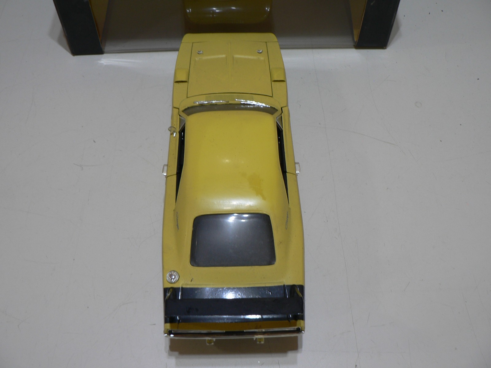 Vintage Ertl American Muscle 1969 Yellow Dodge Charger Hemi Daytona Die Cast