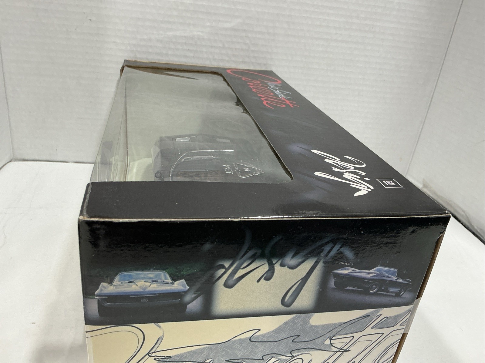UT Mako Shark 1961 Chevrolet Corvette Concept 1:18 Diecast (NEW NIB)