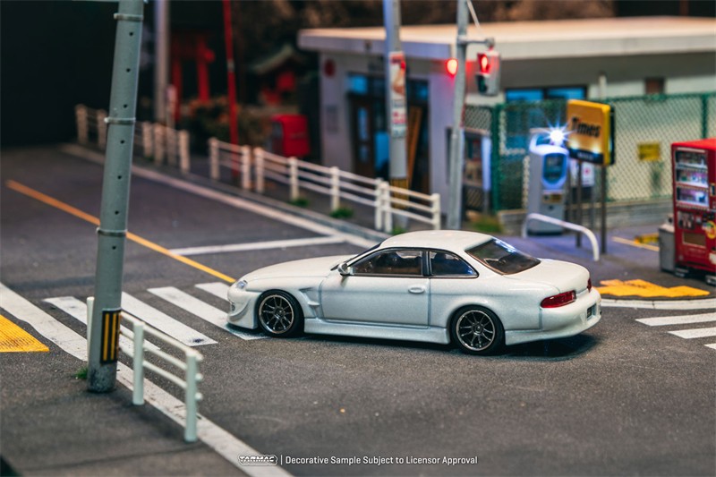 1:64 VERTEX Soarer JZZ30 White Diecast Model Car Collector Desk Display Shelf