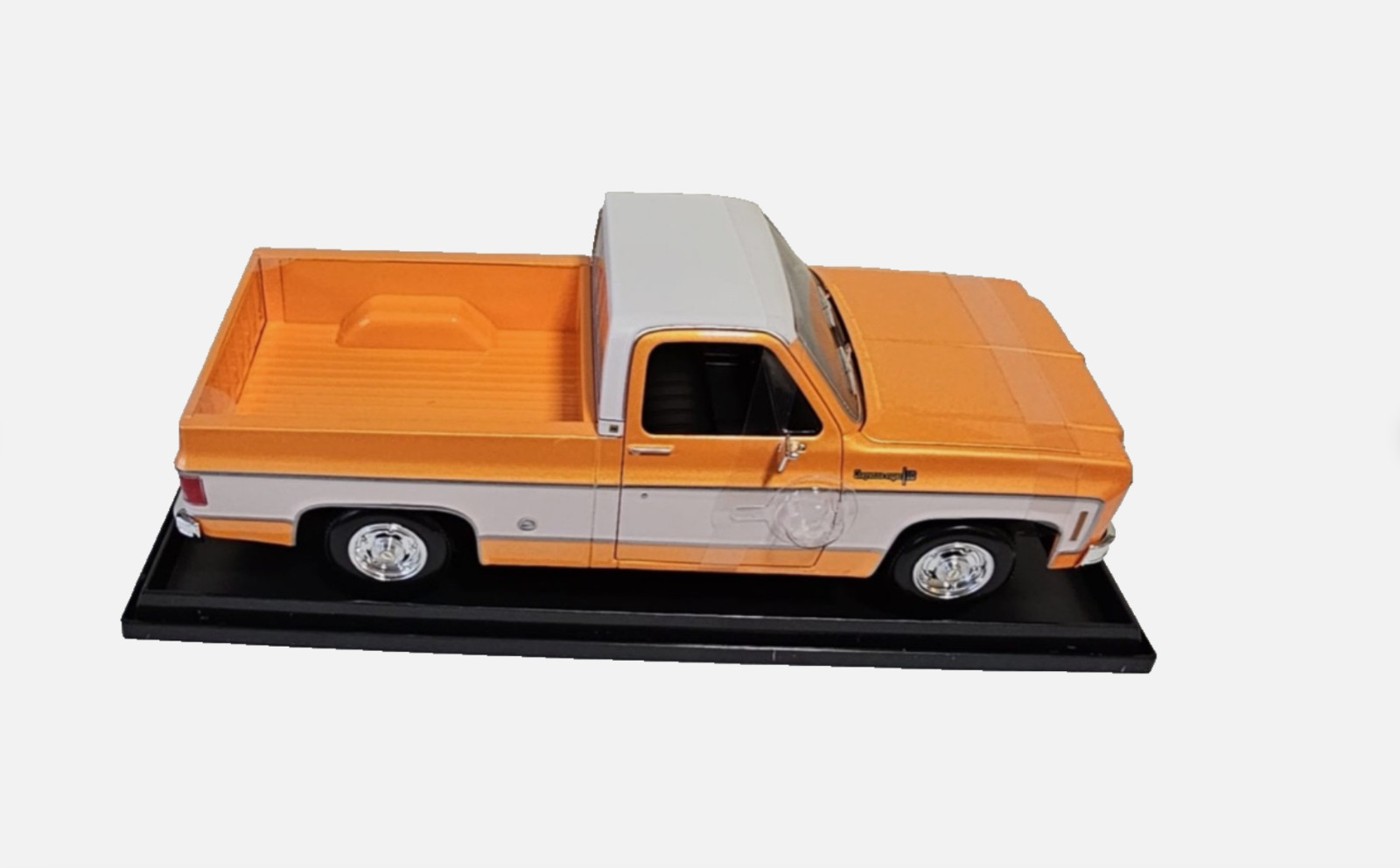 1974 Chevrolet C10 Cheyenne Super 1:18 Diecast Pickup Truck Maisto Orange-NEW