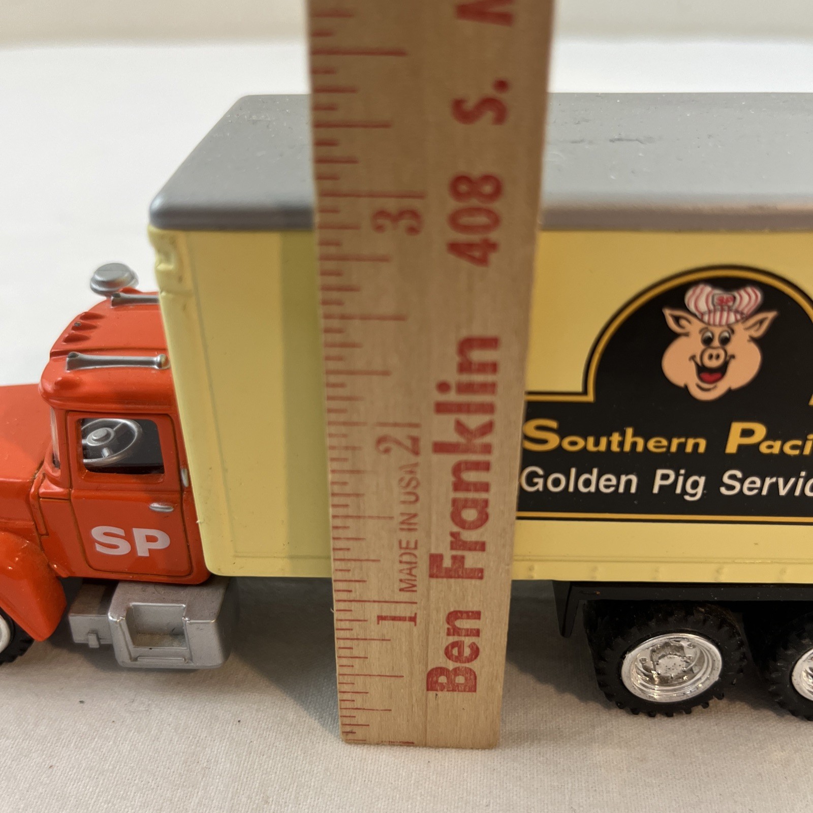 1:43 K Line SPLZ 8675309 Die Cast Kruiser Southern Pacific Golden Pig Service