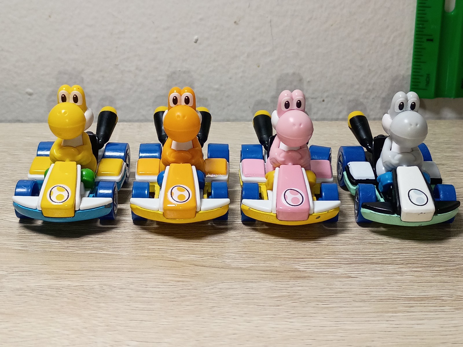 16-PK YOSHI Mystery Egg Super Mario Kart Hot Wheels Pink Yellow Orange Black
