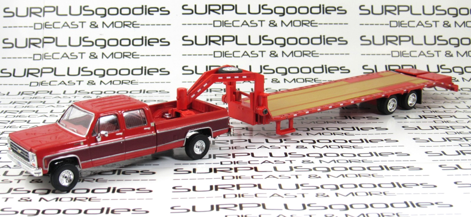 IXO 1:64 Red 1979 CHEVROLET SCOTTSDALE K20 Pickup Truck w/Gooseneck Trailer