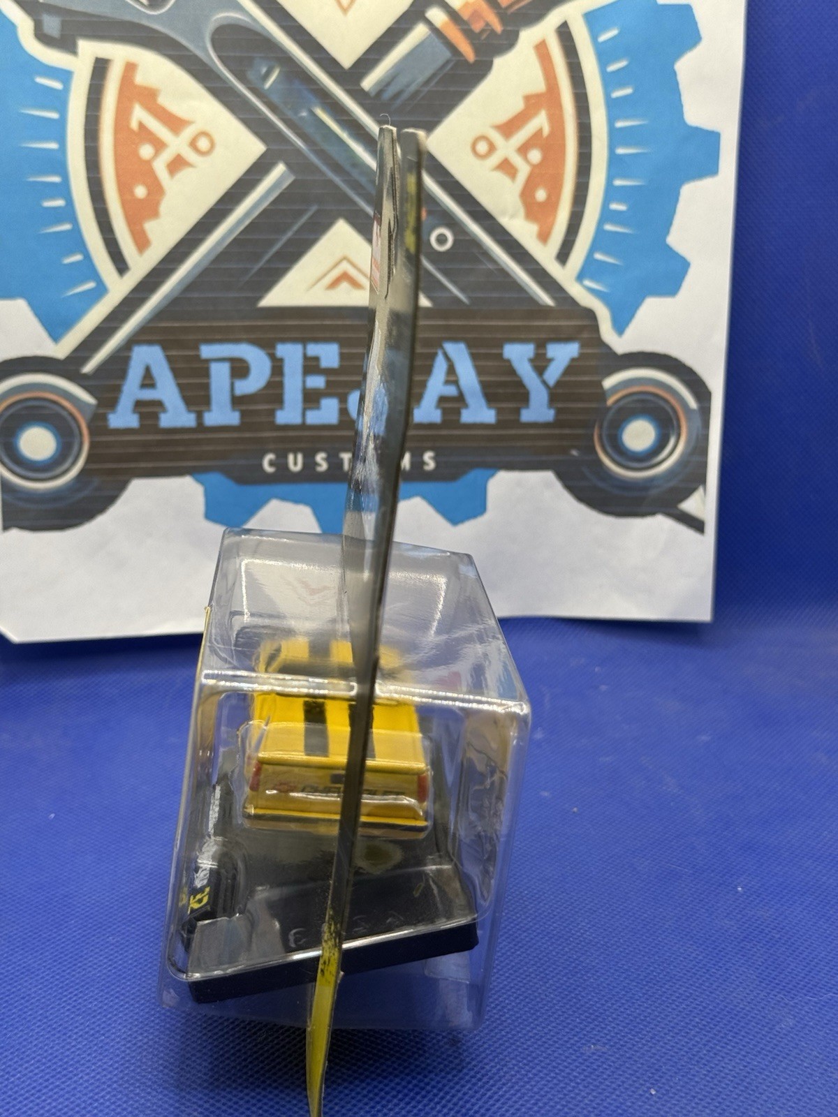 1993 CHEVROLET 454 SS PICKUP YELLOW 1/64 DIECAST MODEL BY MUSCLE MACHINES 15572