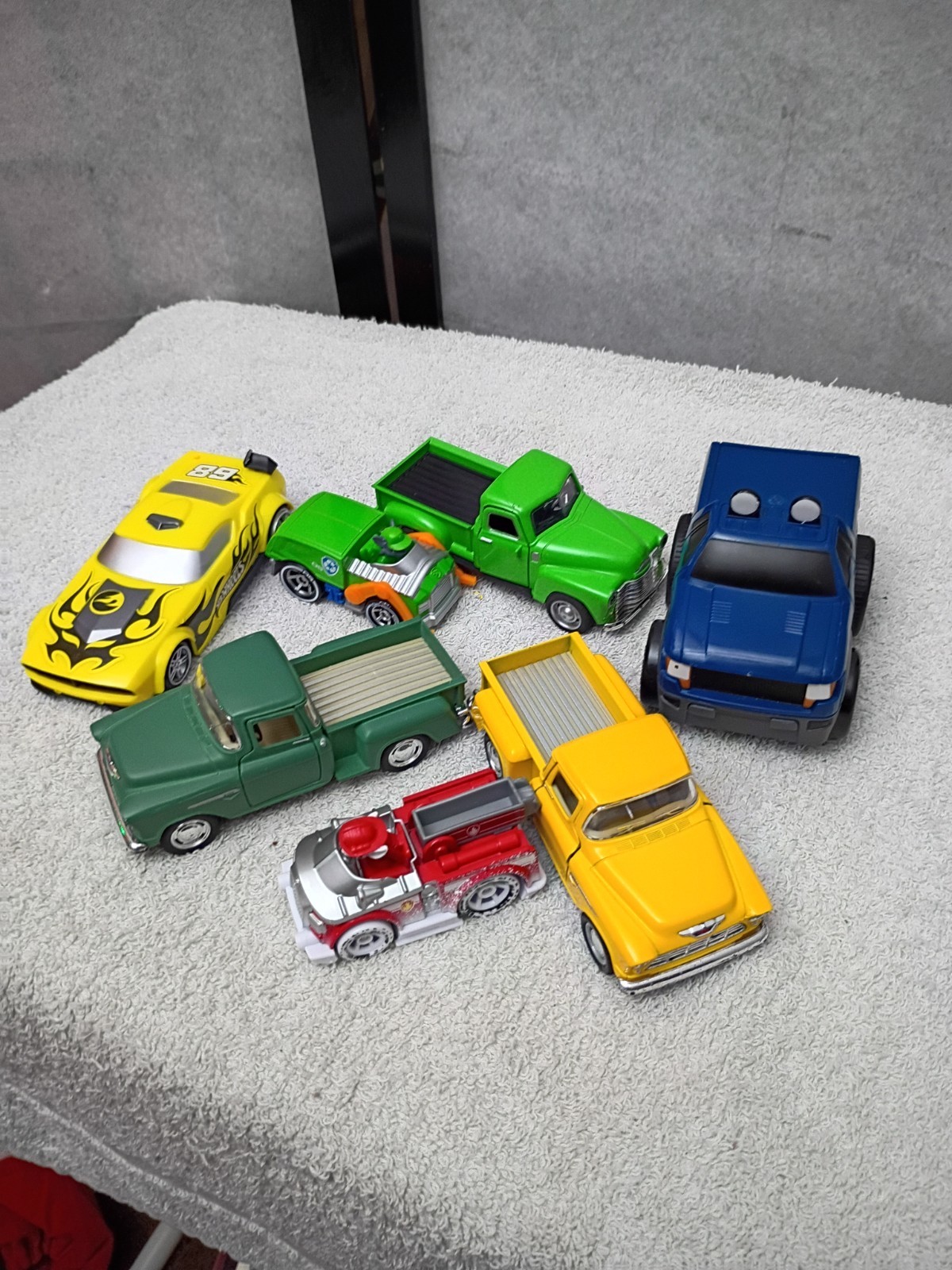 Bag Of Cars And Trucks. Trucks Are 1/32 Die Cast. 55″S And A 53. Others Plastic