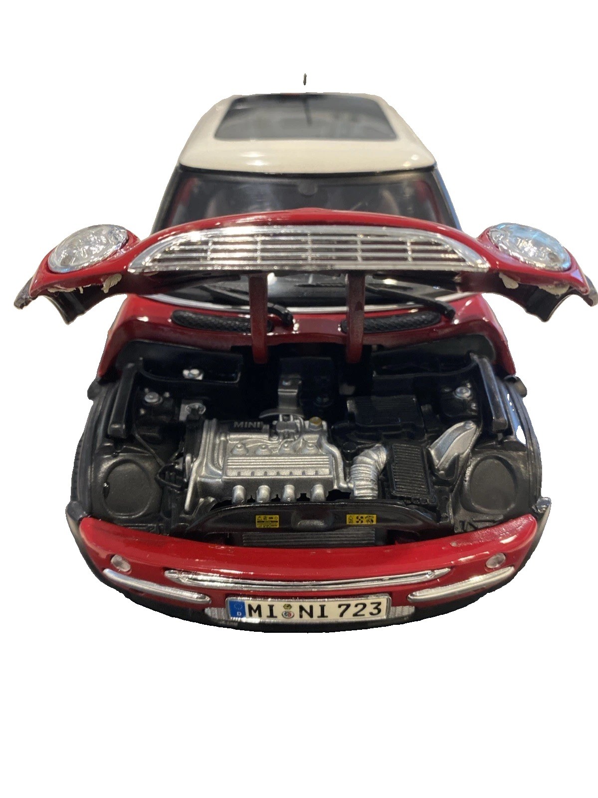2005 Mini Cooper Red 1:18 Scale Maisto Model With Stand