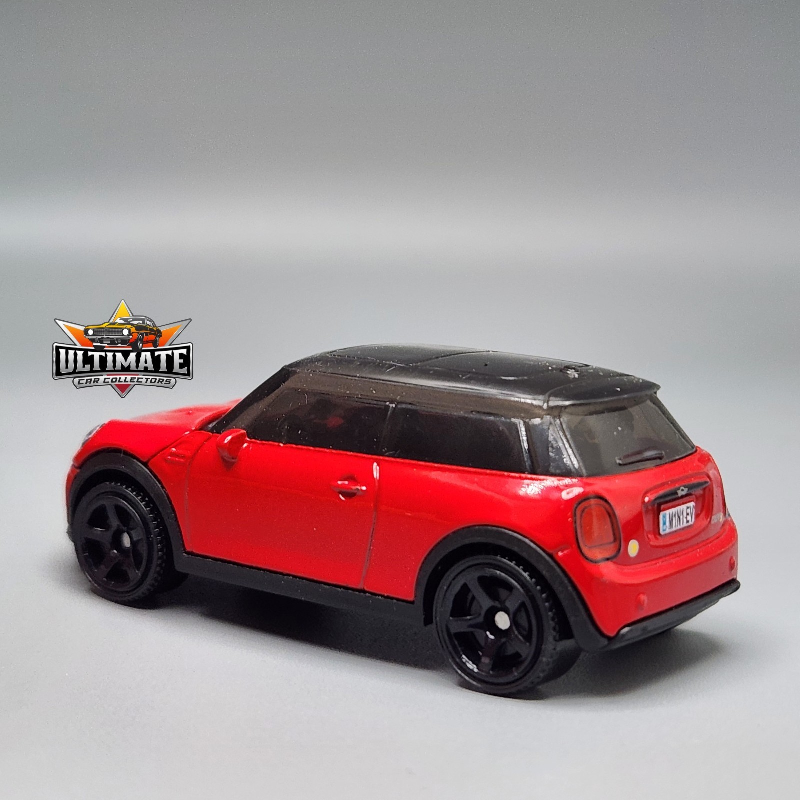 2022 22 Mini Cooper SE Collectible 1/64 Scale Diecast Model Collector Car