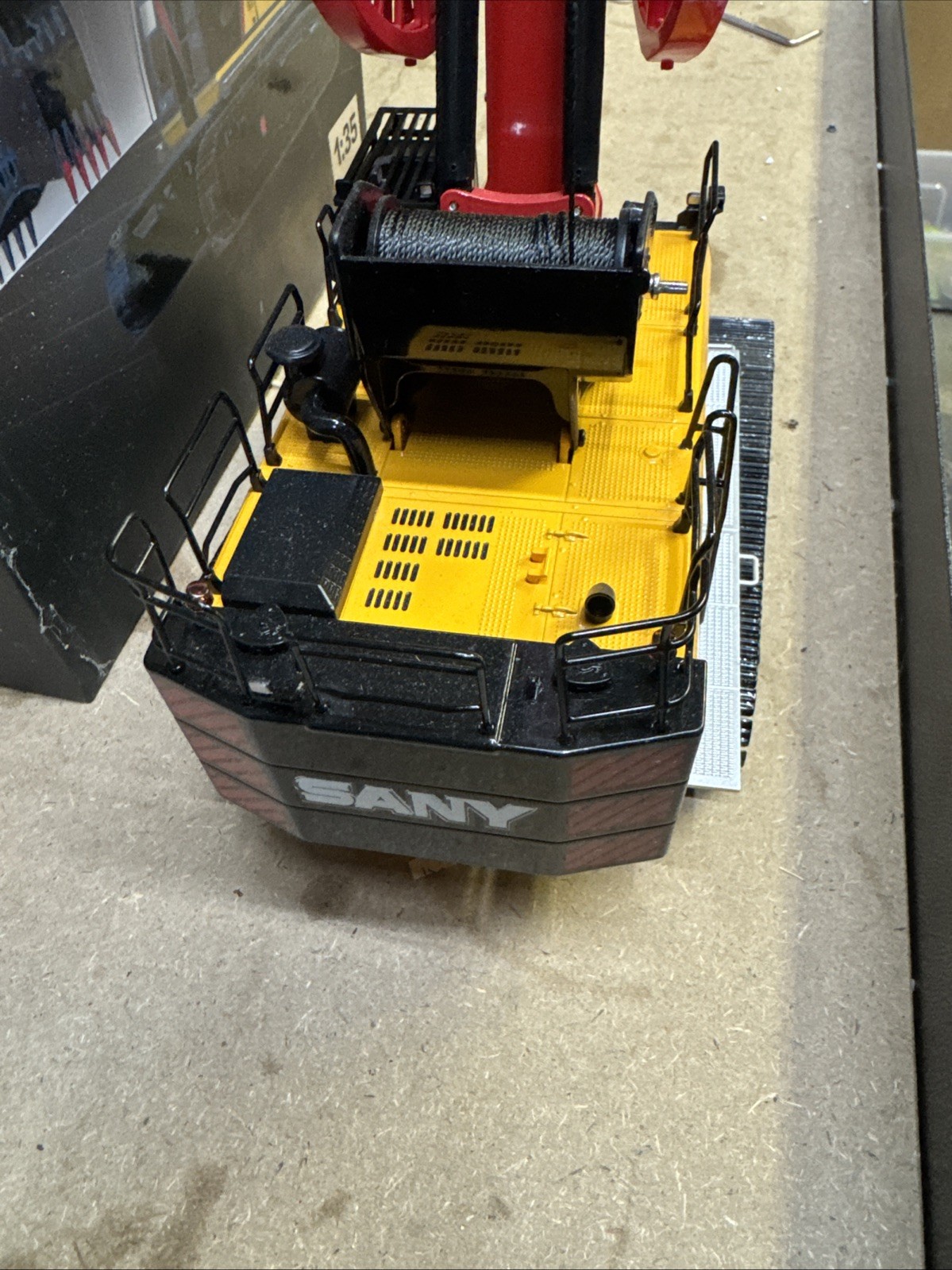 Sany SH700 Hydraulic Grab 1/35 DIECAST Truck Pre-built Model D1