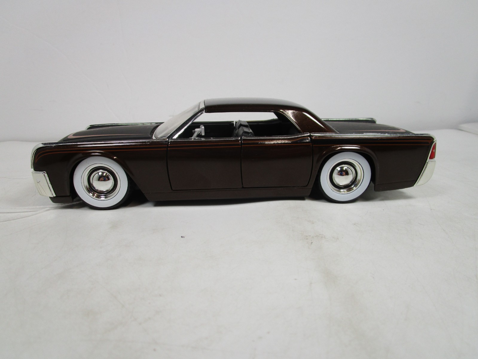 JADA 1/24 LOPRO METALLIC BROWN 1963 LINCOLN CONTINENTAL NICE *READ*