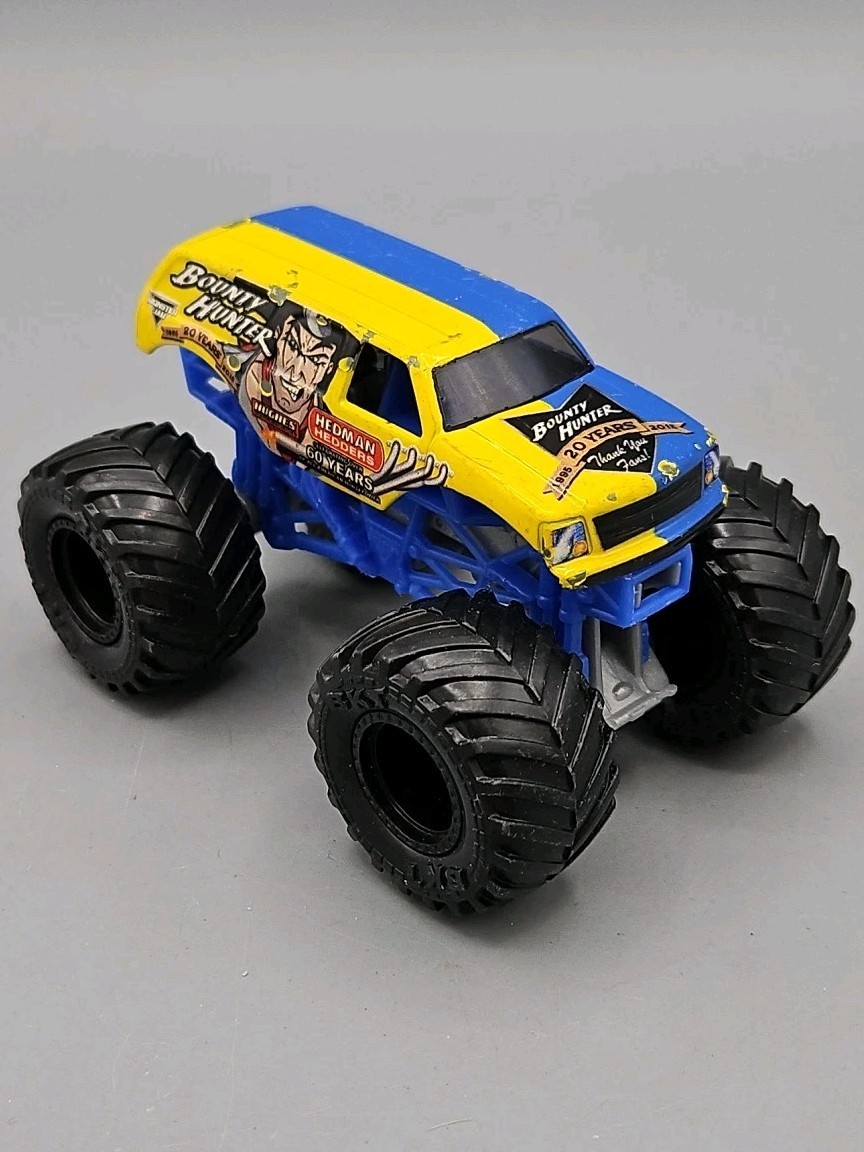 bounty hunter monster jam 1:64 diecast 20 years blue and yellow