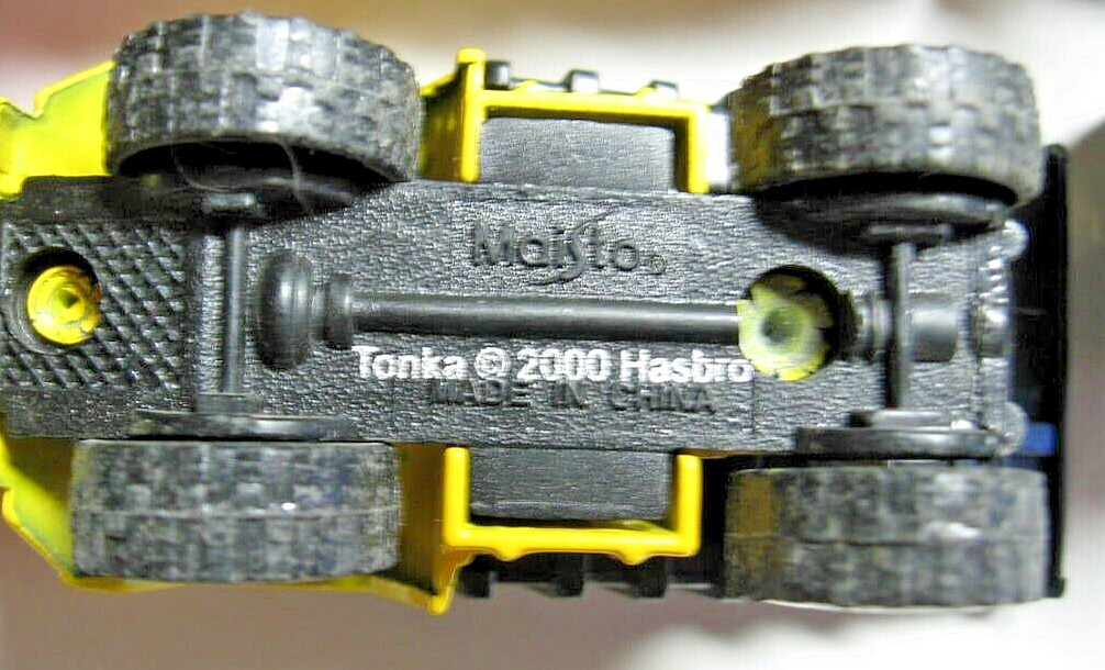 Lot of 13 – 2000 Maisto Tonka Hasbro Diecast / Trucks-commercial -equipment