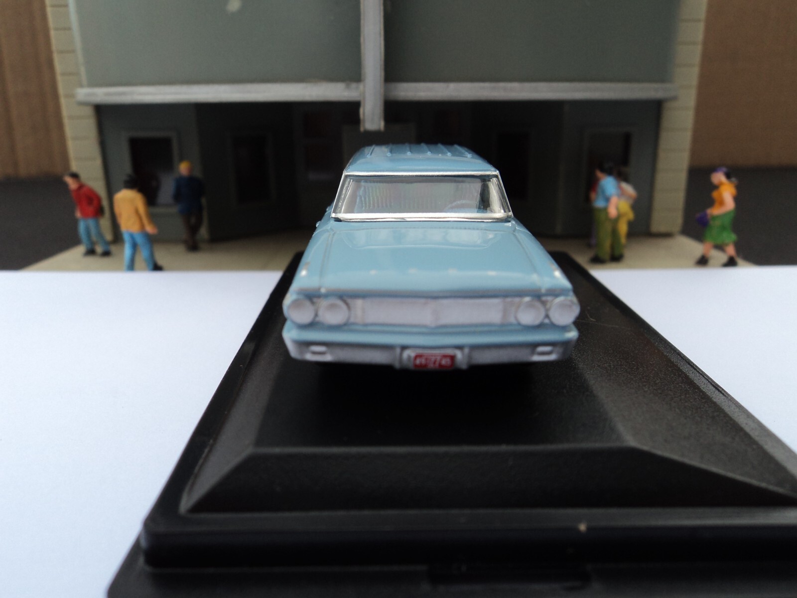 Oxford 1964 Ford Country Sedan Light Blue 1/87 HO diecast