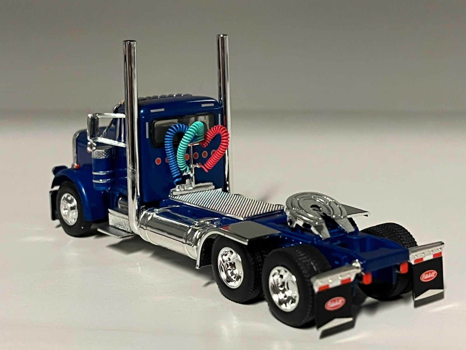 DCP 1/64 Blue Day Cab Peterbilt 379 230″ Frame (5″ long)