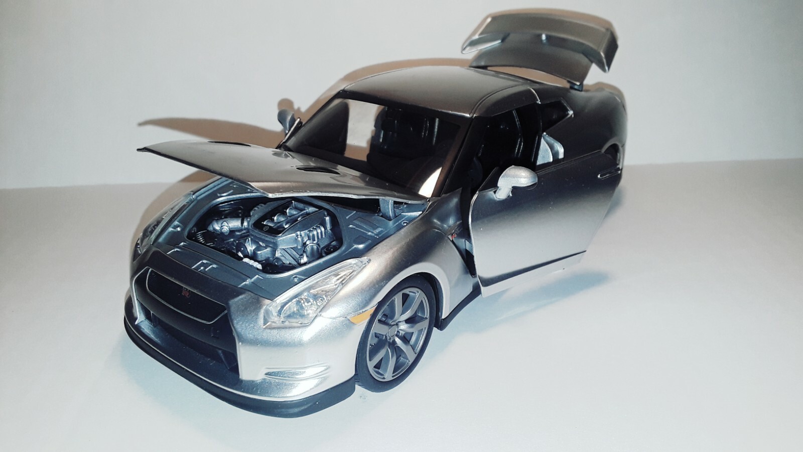 97213 JADA FAST AND FURIOUS BRIAN’S NISSAN GT-R HARD TOP 1/24 DIECAST SILVER