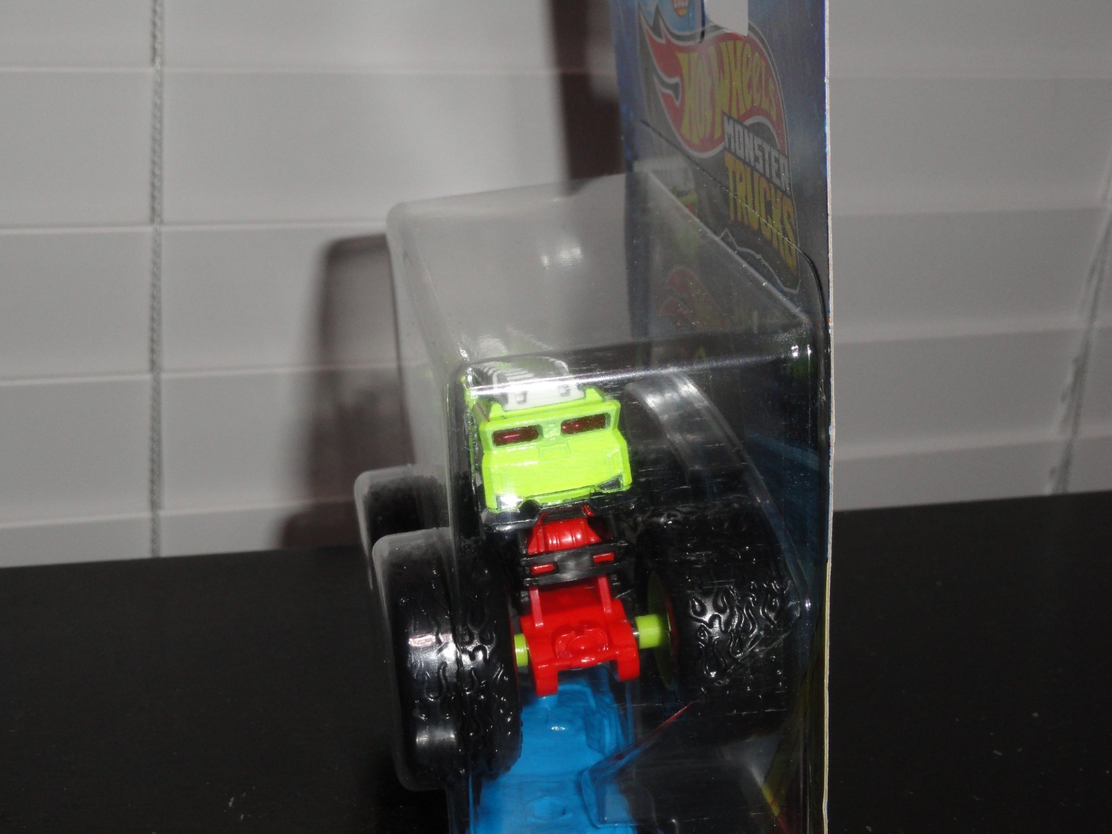 HOT WHEELS 2026 MONSTER TRUCKS CHAMPION CRASHERS 6/8 HW 5 ALARM (GREEN) DIECAST