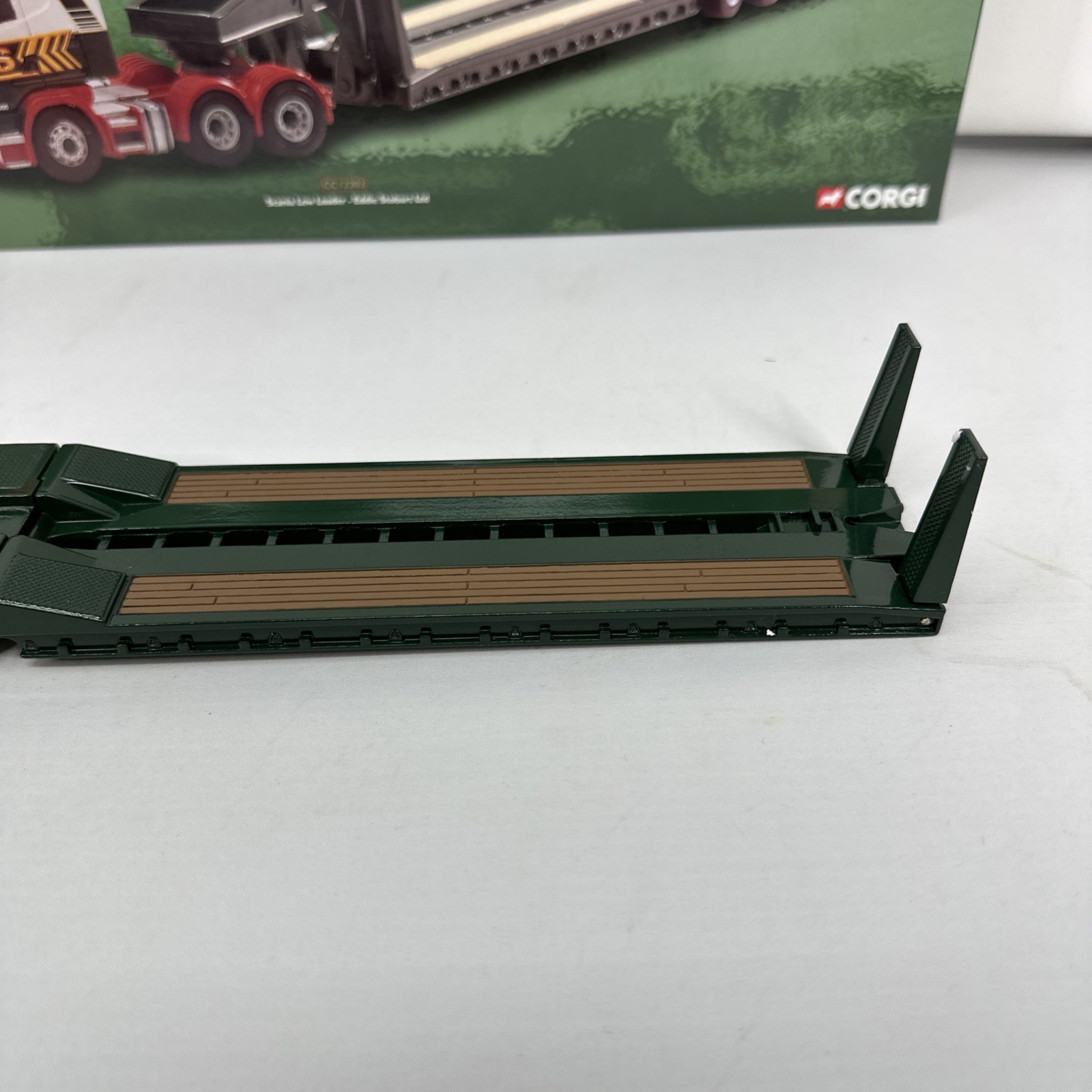 CORGI CLASSICS EDDIE STOBART SCANIA 4 SERIES LOW LOADER TRUCK MODEL CC12203 1:50