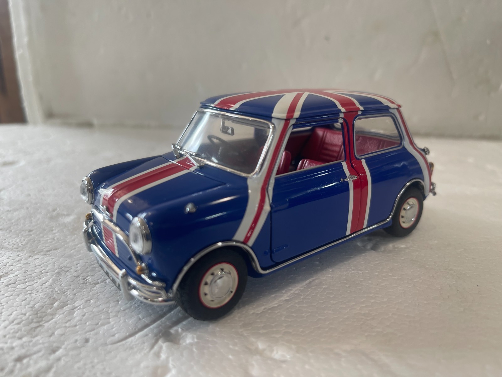 EXTREMELY RARE FRANKLIN MINT 1967 MORRIS MINI COOPER – BRITISH FLAG EDITION