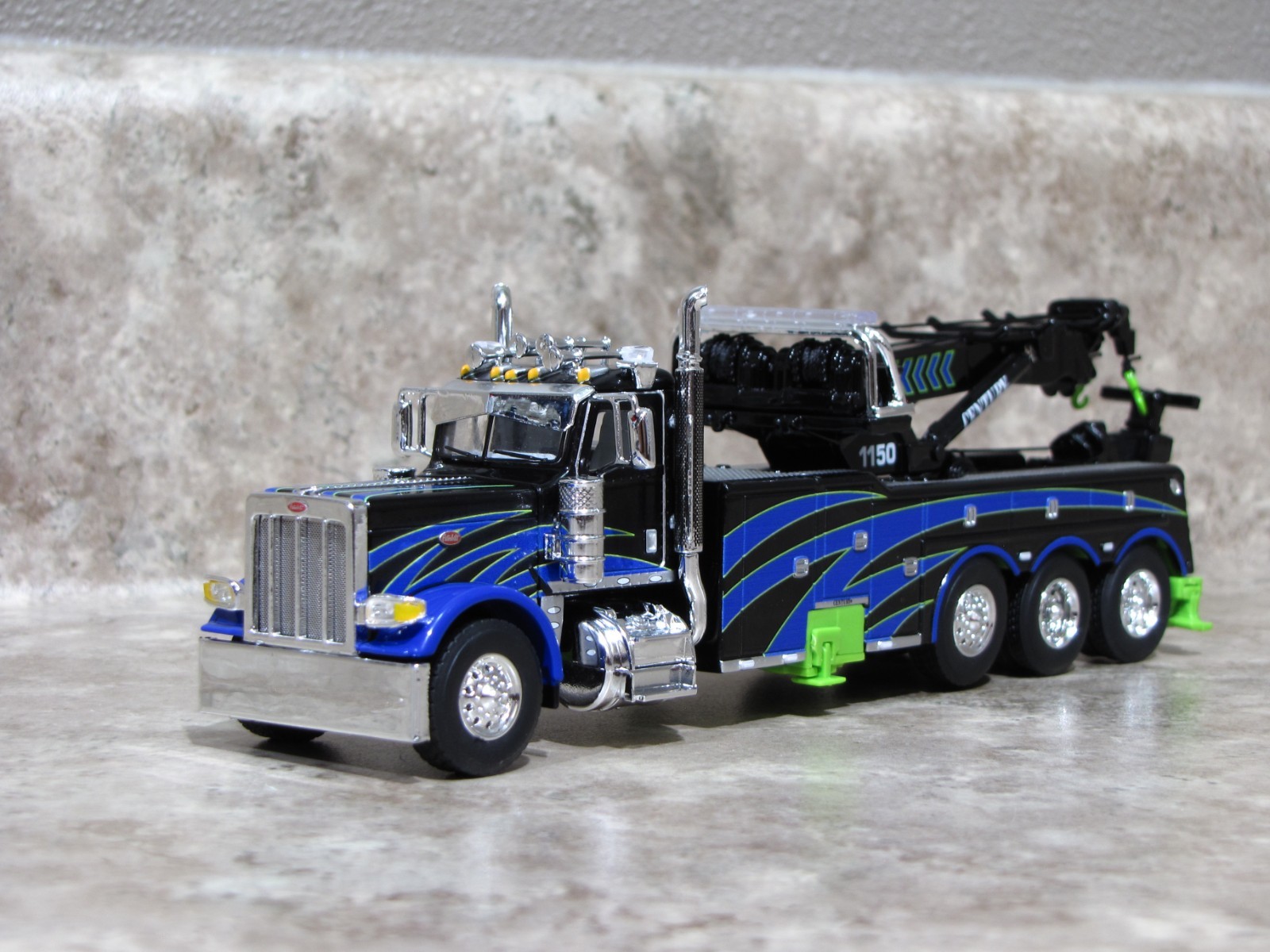 DCP 1/64 Blue Black Green 389 Peterbilt Rotator Wrecker Semi Truck Toy