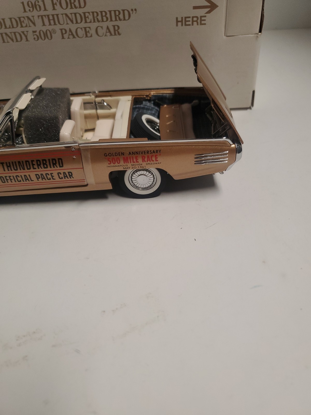 Danbury Mint 1961 Golden Ford Thunderbird Indy 500 Pace Car 1:24 NO Paperwork