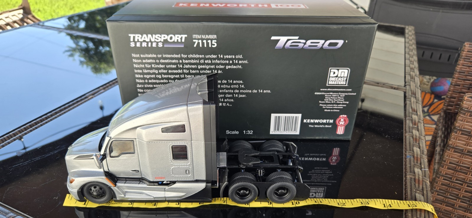 Kenworth 100 T680 1:32 Diecast Semi Truck Model Silver/Black Opening Hood/Doors