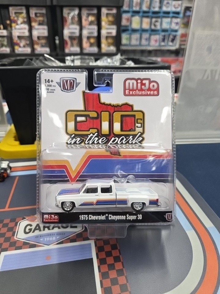 1/64 M2 MIJO C-10S IN THE PARK 1975 CHEVROLET CHEYENNE SUPER 30