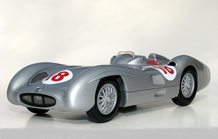 Race Car Classic Custom Concept Hot Rod Le Mans Model Carousel SL 1:24GT1 18