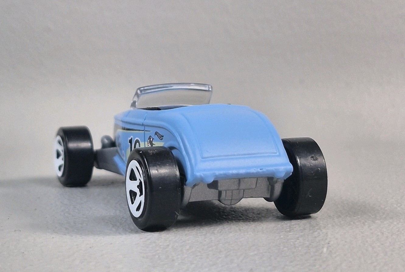 1933 FORD LOW BOY Diorama Collectible DieCast Model Car 1:64 Blue LOOSE