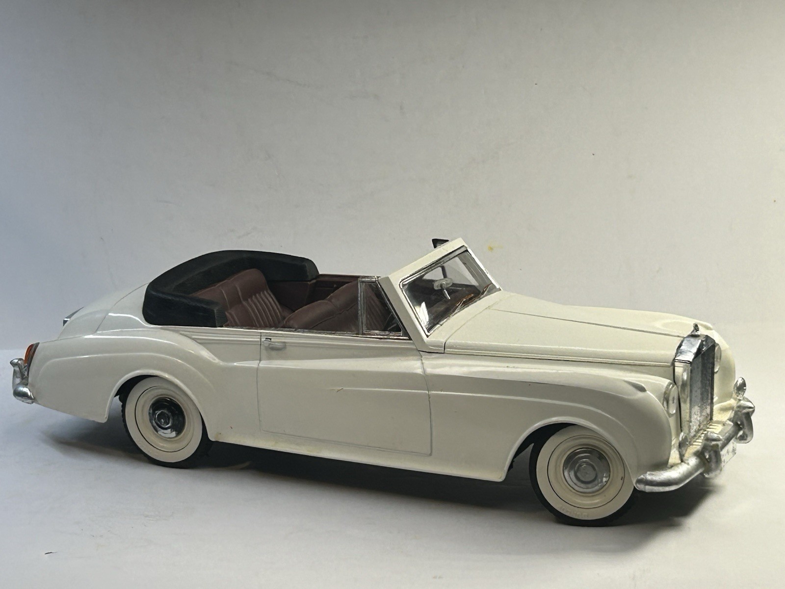 Solido 1961 Rolls Royce Silver Cloud ll White 1:20 Die Cast #3006 (1988)