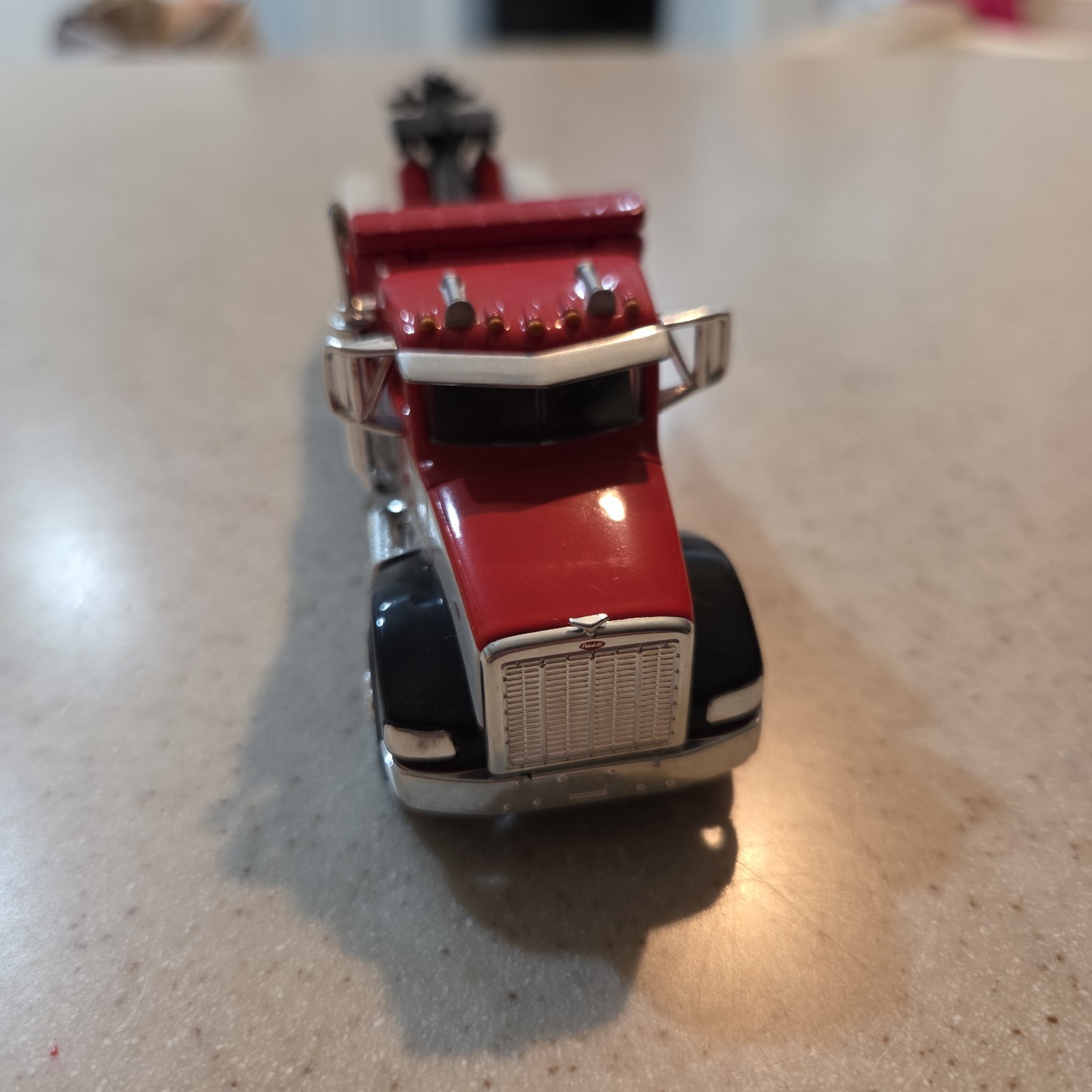 SpecCast 1:64 Scale Texaco Peterbilt 385 Wrecker Tow Truck.